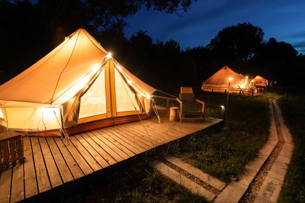 tents-glamping-night